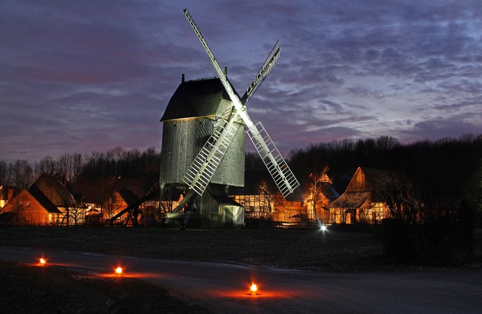 Illuminierte Bockwindmühle am Museumsadvent Illuminierte Bockwindmühle am Museumsadvent