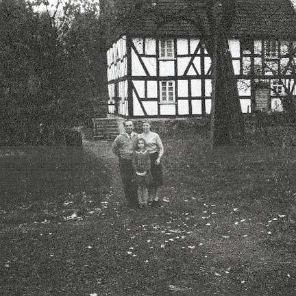 Hofgestaltung der Familie Stöcker um 1958.