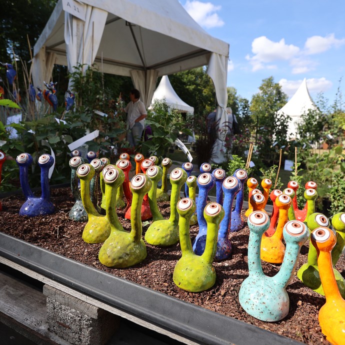 Garden decorations in the form of a snail. (Enlarged picture view opens)